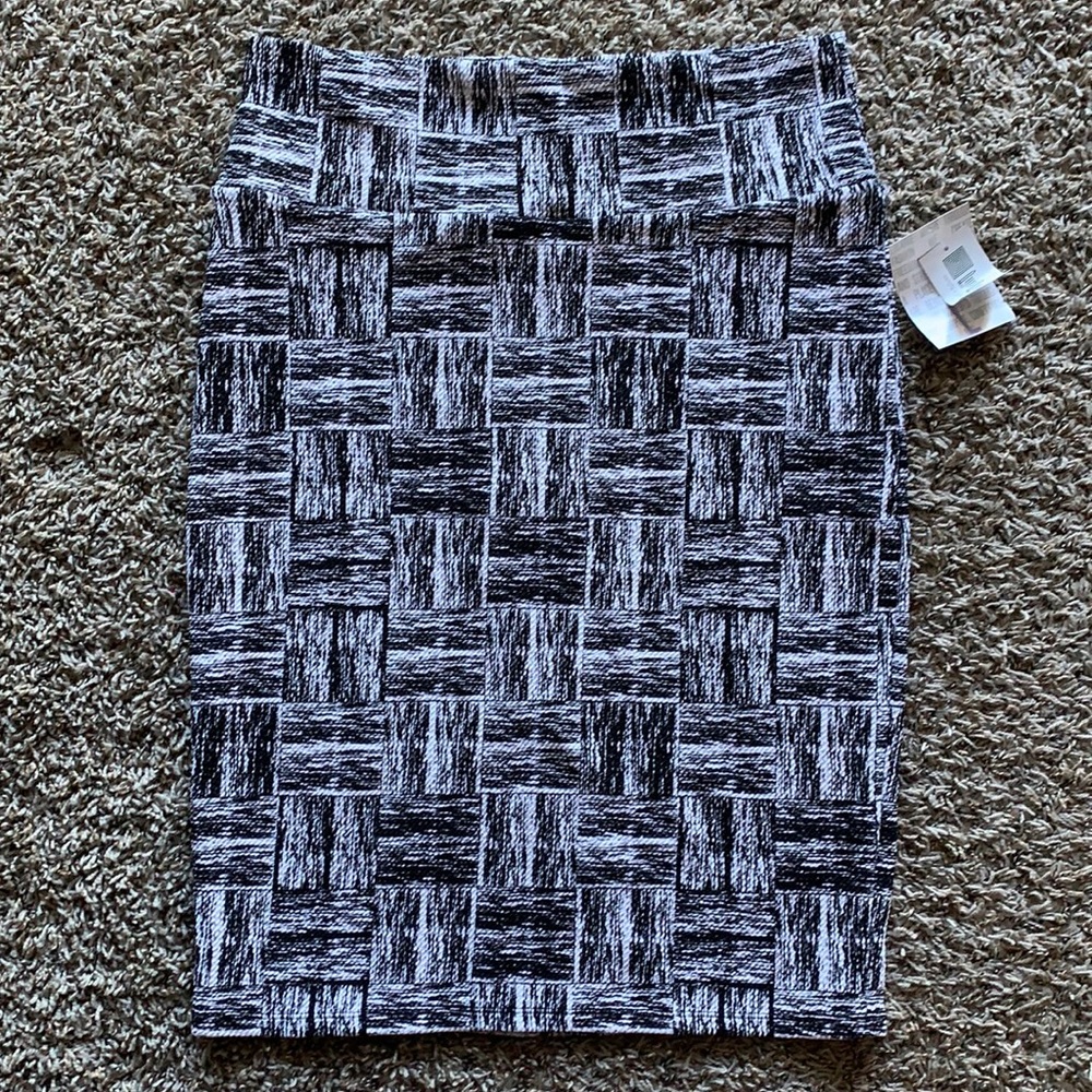 LuLaRoe Cassie Skirt- Large- NWT!